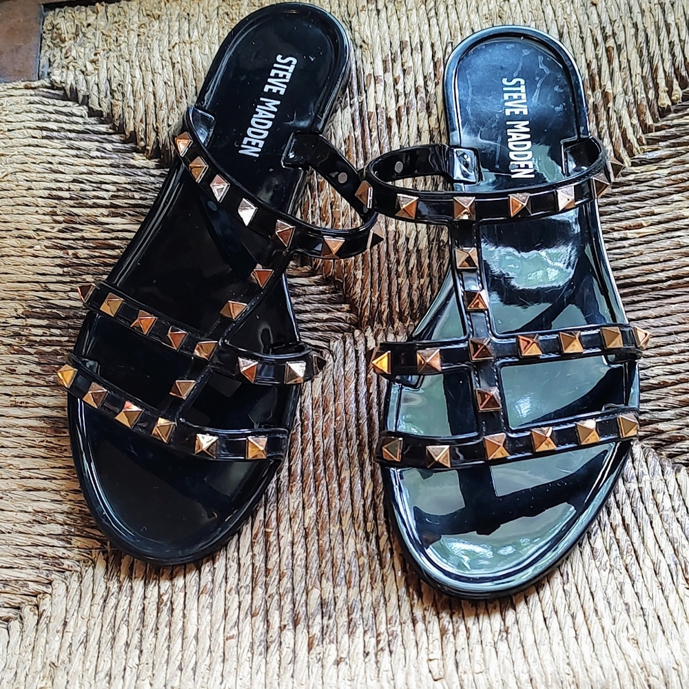 Steve Madden ladies black flat studded sandals, size 8.